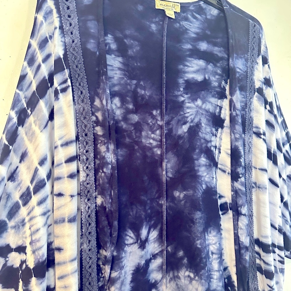 ONE‎ WORLD (M) Navy Blue White Rayon Open Front Tie-Dye Dolman Crochet Cardigan